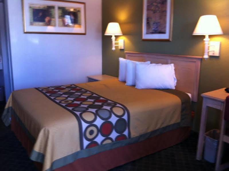 Hotel Super 8 By Wyndham Fredericksburg Exteriér fotografie